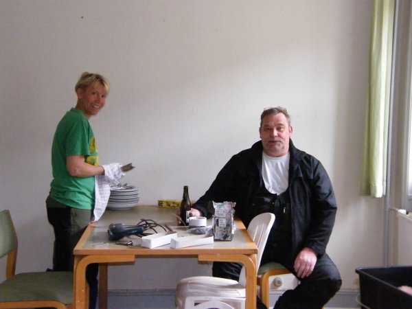 Kasseren holder drikkepause med Varmemester Birgitte